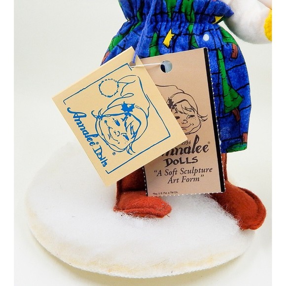 Annalee Dolls Sweeping Snowflakes Holiday Girl With Tags 1998 - Picture 8 of 10